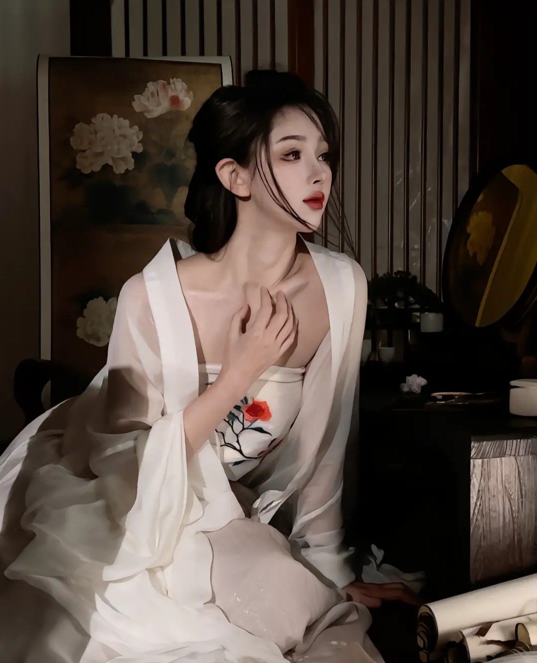 Traditional Hair Ornaments of Qing and Hanfu Styles for Chinese Women:A Detailed Exploration