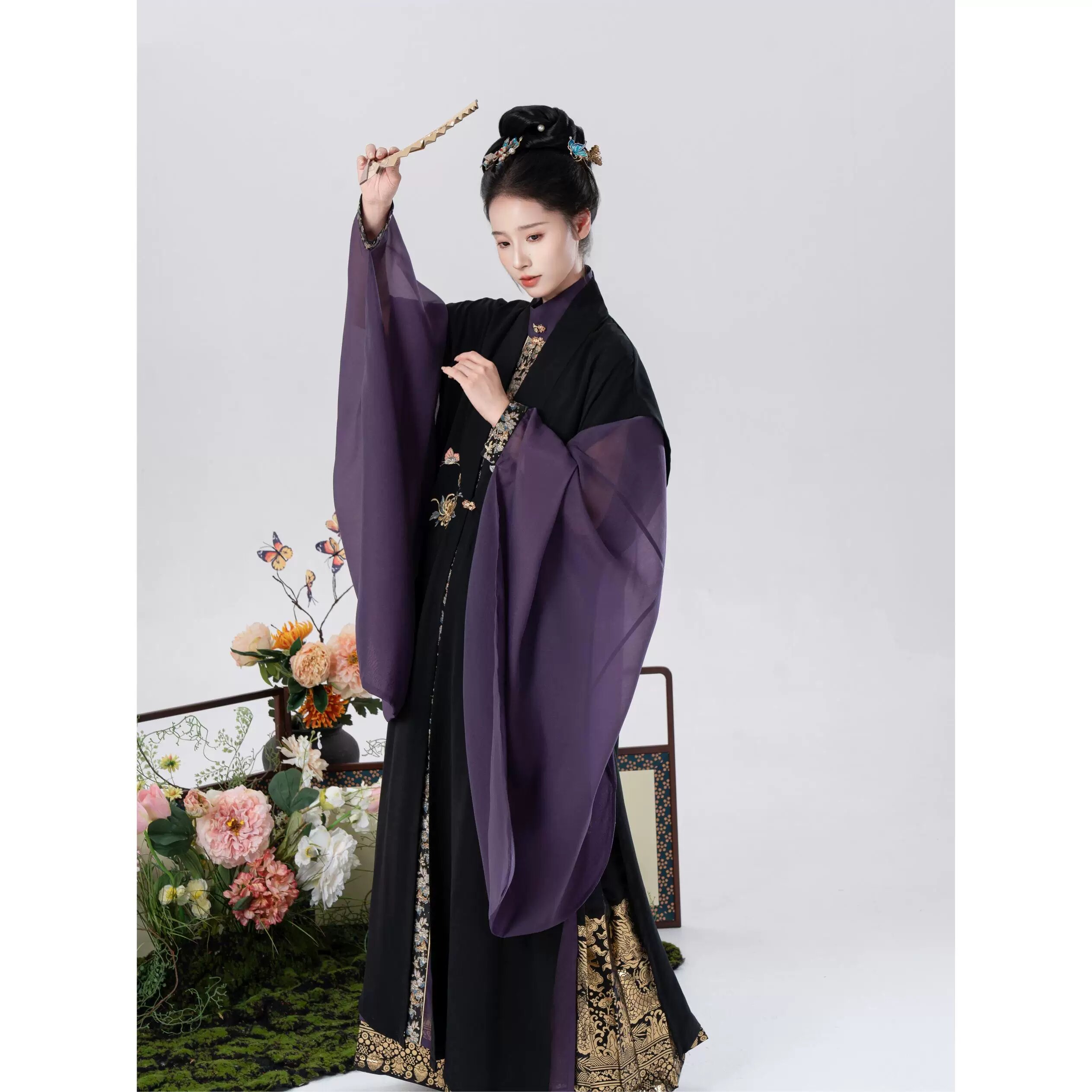 The Elegance of Cheongsam Fabric:Silk and Satin The Elegance of Cheongsam Fabric:Silk and Satin