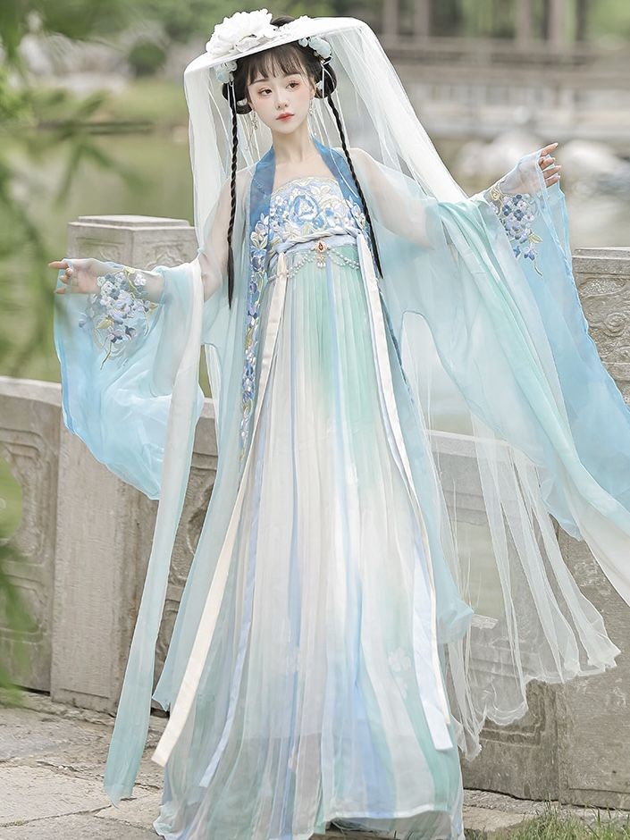 Ming-Style Hanfu Maiden:Unveiling the Elegance of Traditional Chinese Costume