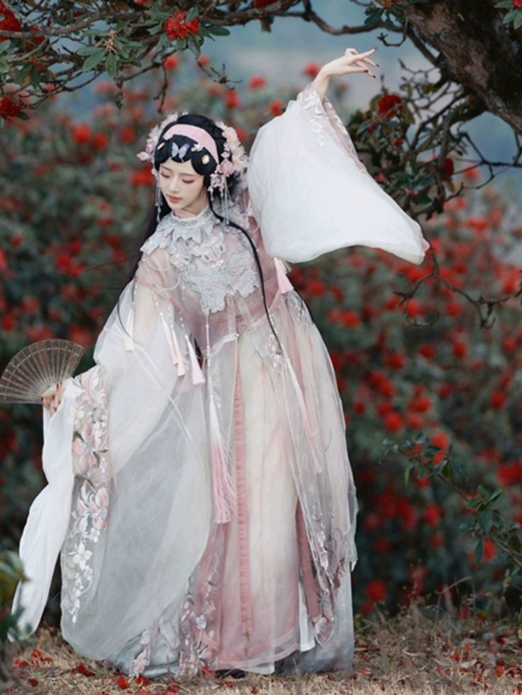 Ancient Hair Styling with Hair Combs and Traditional Hanfu Headwear for Students Ancient Hair Styling with Hair Combs and Traditional Hanfu Headwear for Students