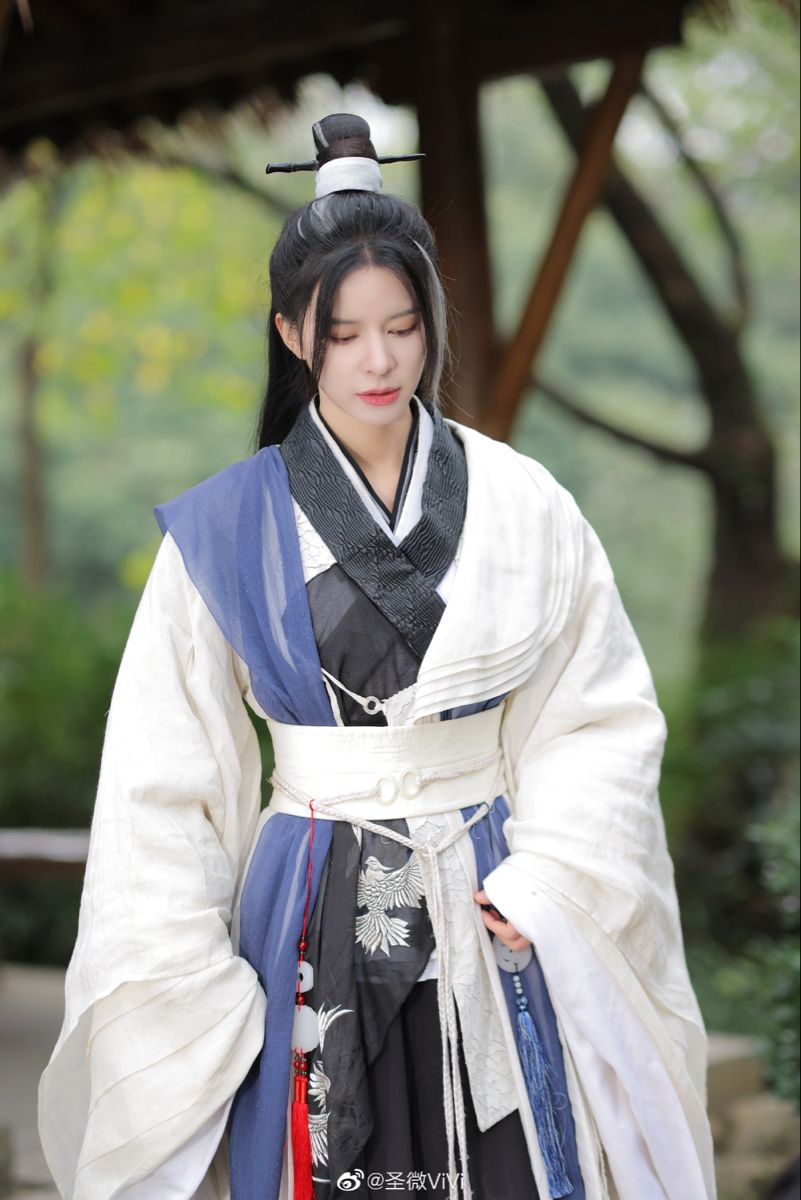 The Enchantment of Pink Overlapping Collared Hanfu:A Journey into Traditional Chinese Elegance