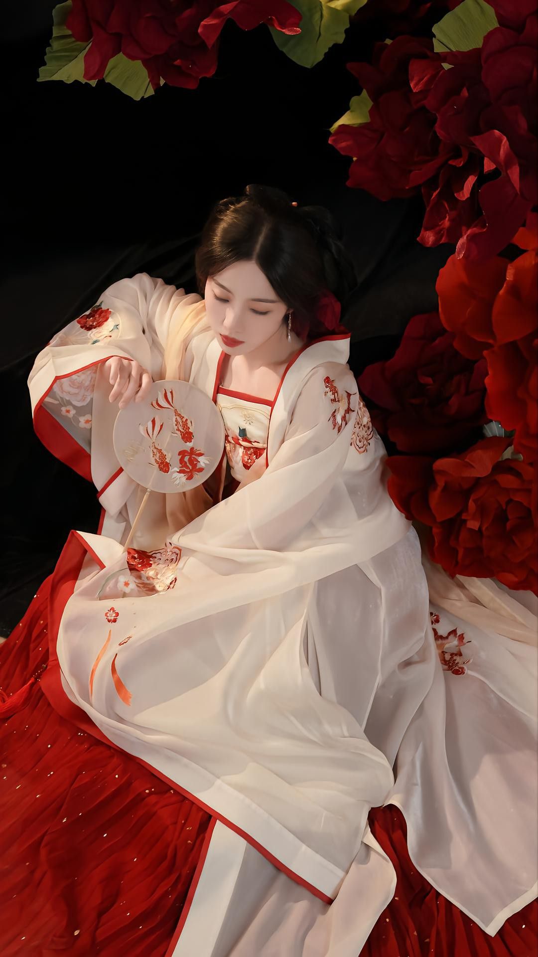 Charming Cloud Silk:A Womans Cheongsam with Delicate Cloud-Inspired Pattern and Qipao Collar Charming Cloud Silk:A Womans Cheongsam with Delicate Cloud-Inspired Pattern and Qipao Collar