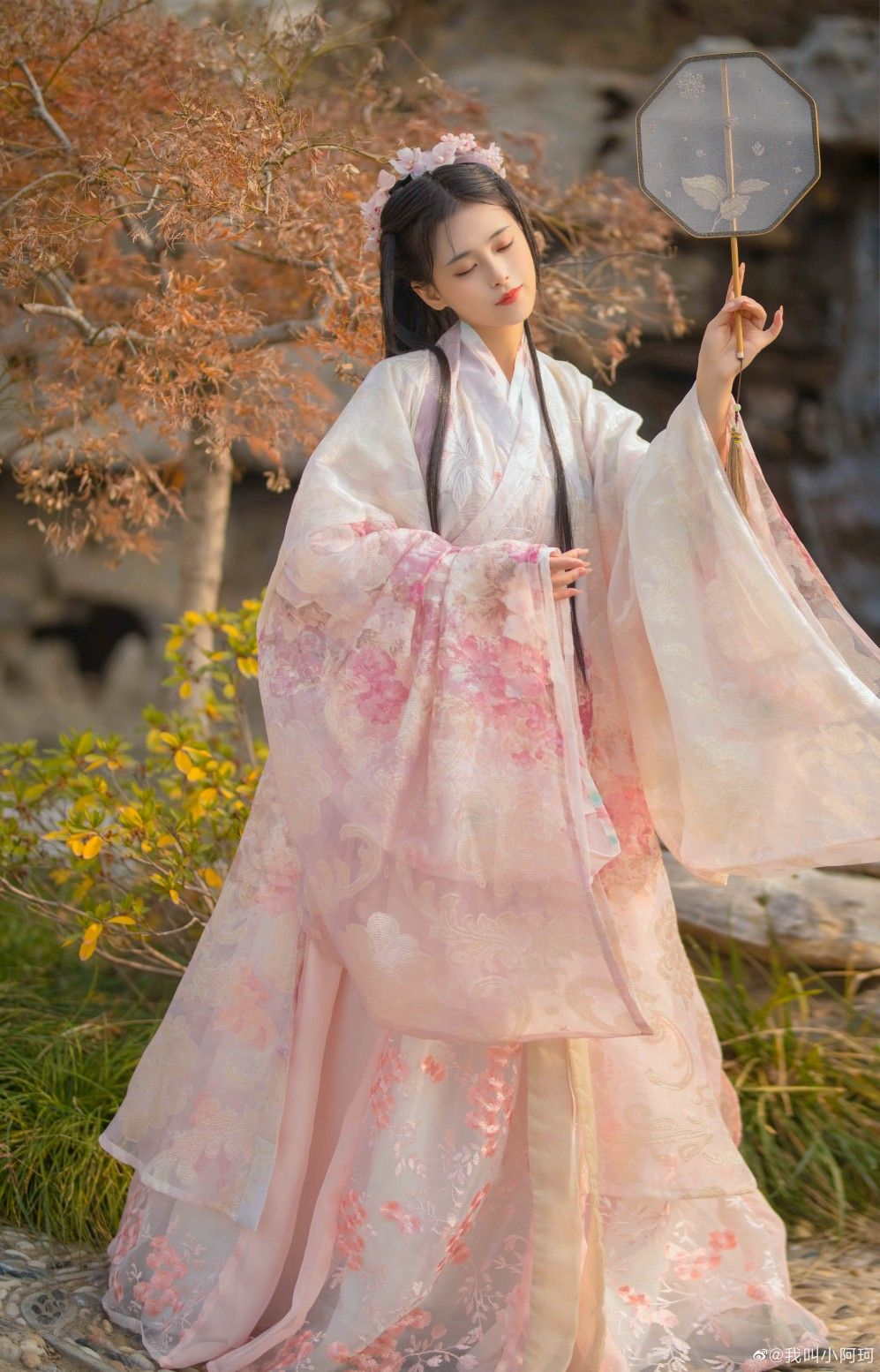 Petite Womens Summer Fashion:The Charm of Traditional Tangzhuang Hanfu Clothing for Little Girls