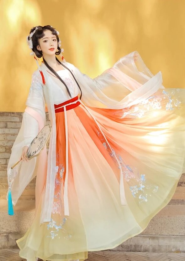 The Art of Wearing Headdresses with Cheongsam:A Cultural Journey The Art of Wearing Headdresses with Cheongsam:A Cultural Journey