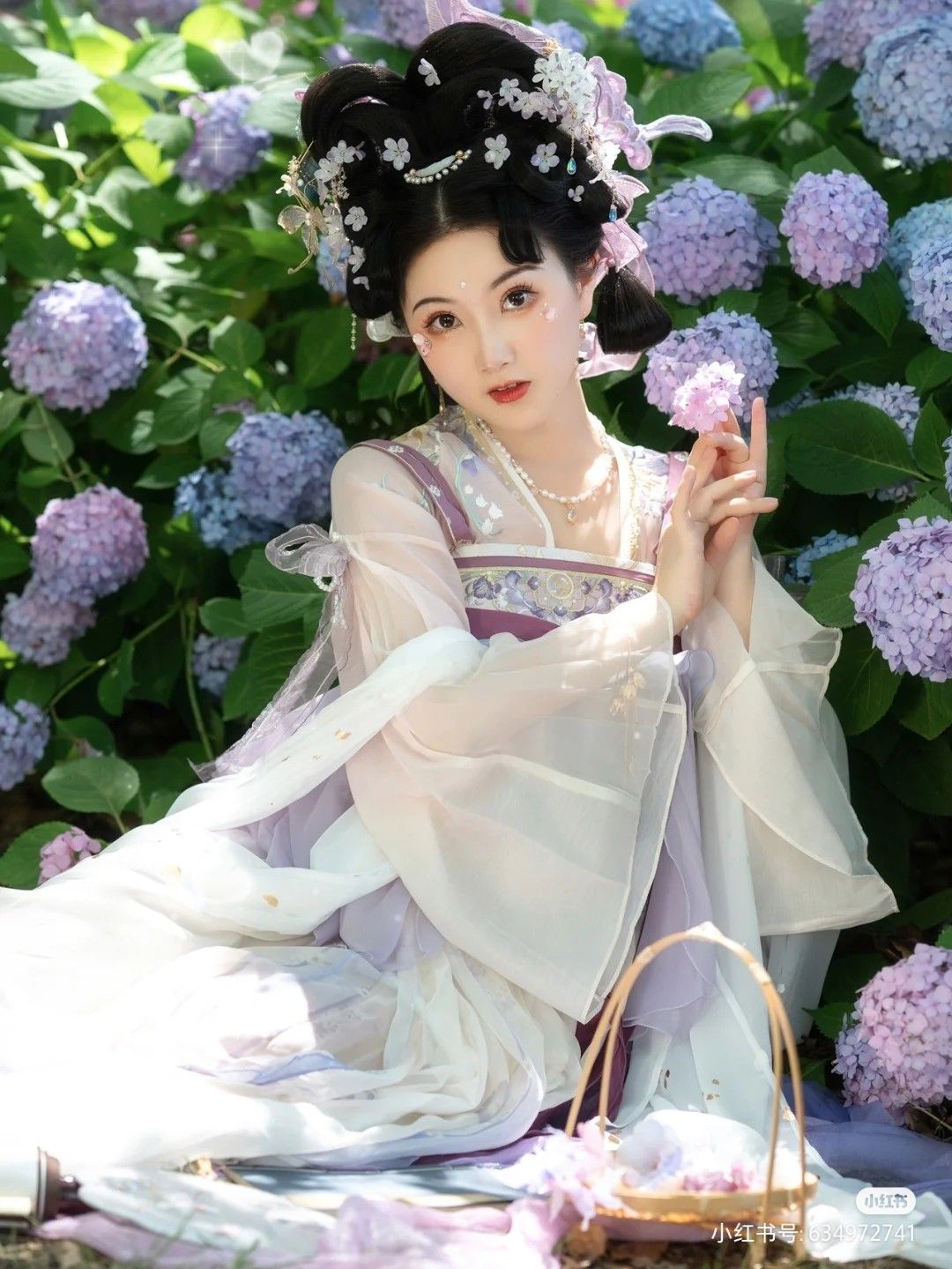 Renting Traditional Hanfu Clothing:The Experience of Being a Qing Dynasty Princess for a Day Renting Traditional Hanfu Clothing:The Experience of Being a Qing Dynasty Princess for a Day