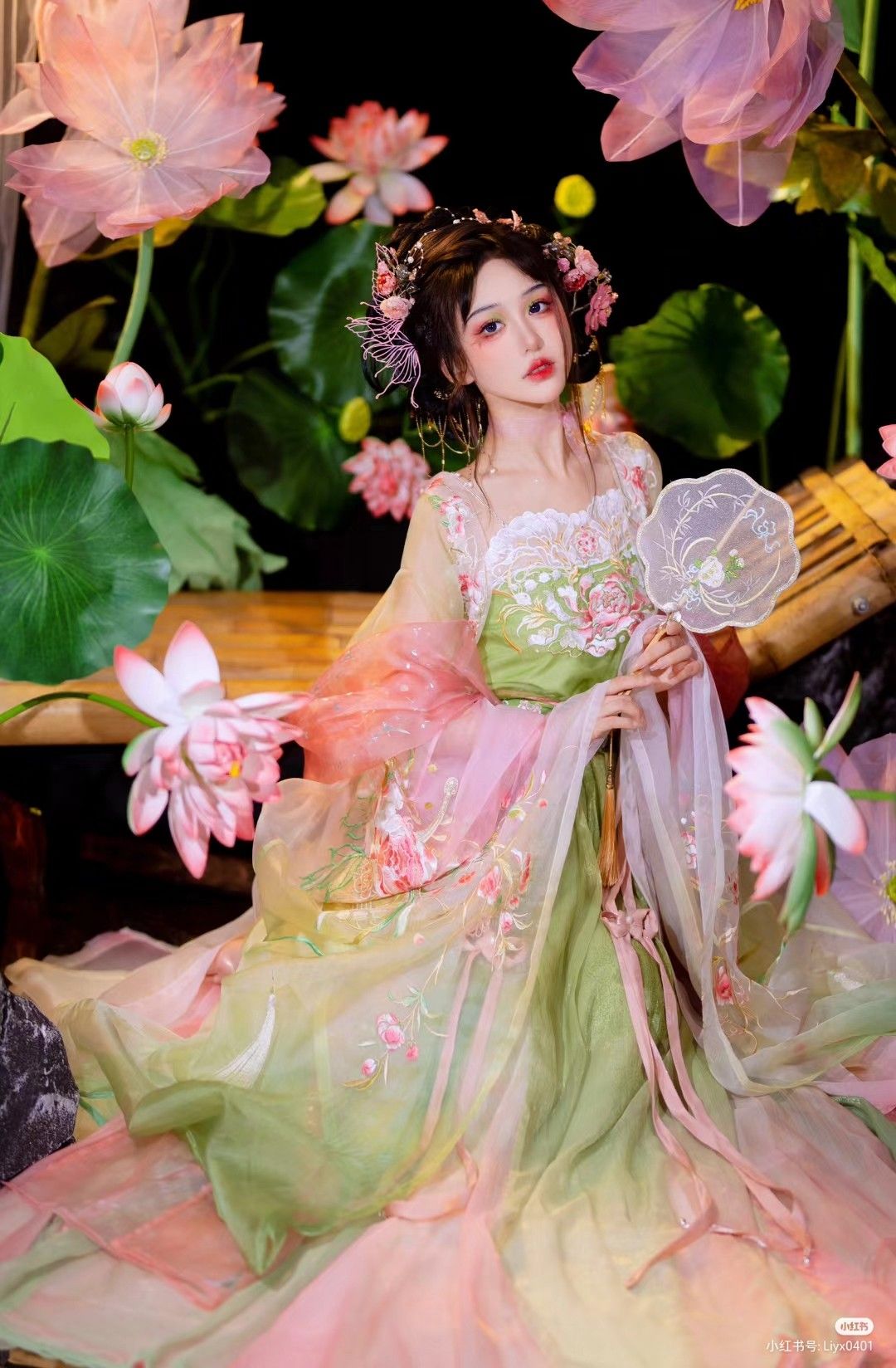 Hangzhou Silk Cheongsam:The Splendor of Satin in Traditional Elegance