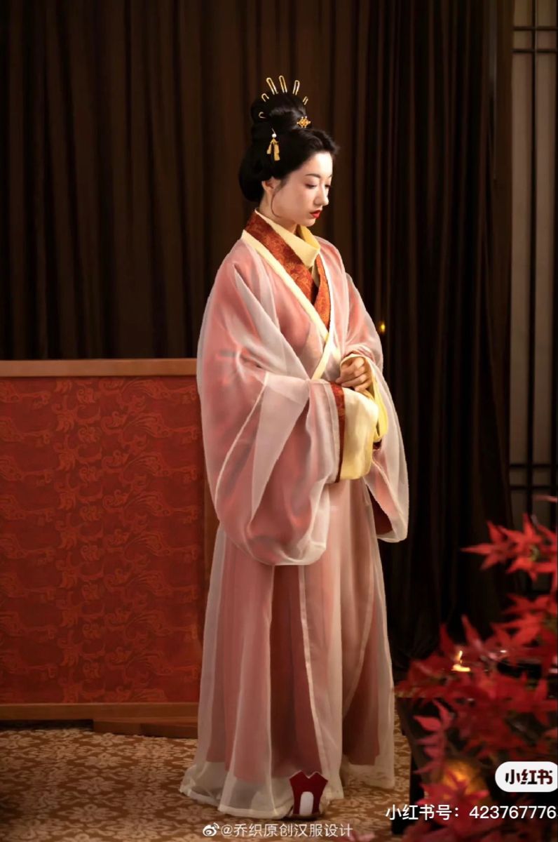The Art of Qipao,Shawl,and Cape-like Fashion:A Blend of Traditional Elegance and Modern Charm The Art of Qipao,Shawl,and Cape-like Fashion:A Blend of Traditional Elegance and Modern Charm