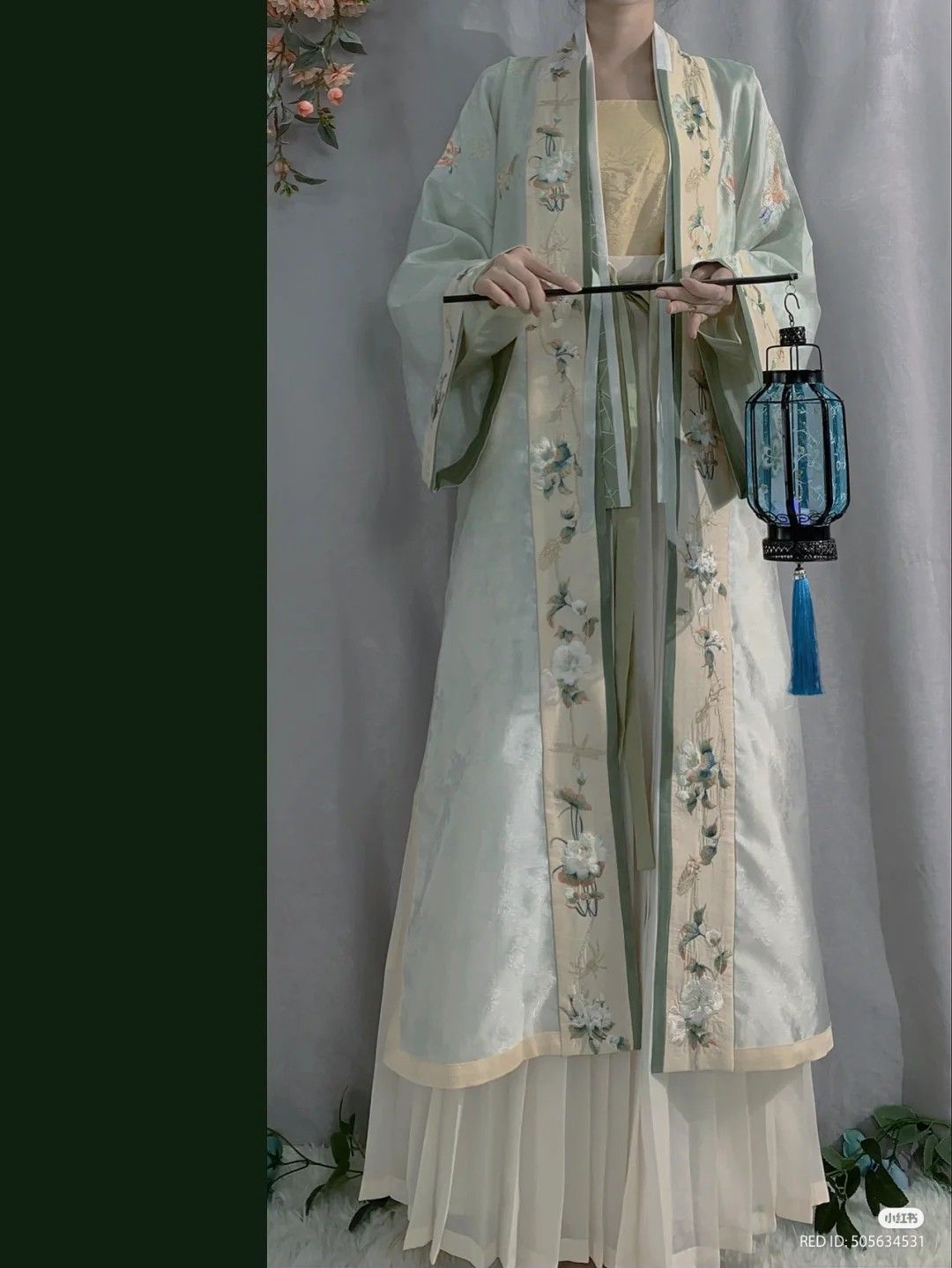 Ancient Charm of Girls Hanfu Long-sleeved Robes:A Glimpse into Traditional Elegance Ancient Charm of Girls Hanfu Long-sleeved Robes:A Glimpse into Traditional Elegance