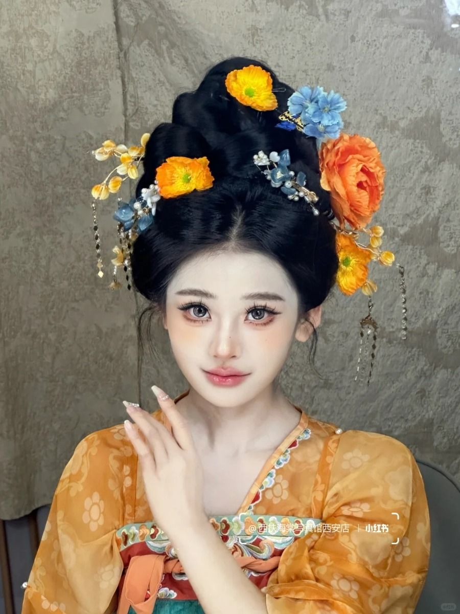 Porcelain Charm:The Elegance of Qixuan Cheongsam Porcelain Charm:The Elegance of Qixuan Cheongsam