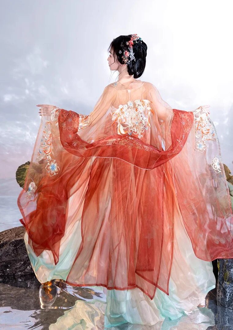 The Splendor of Imperial Court Fashion in Tang Dynasty:The Revival of Hanfu Style The Splendor of Imperial Court Fashion in Tang Dynasty:The Revival of Hanfu Style