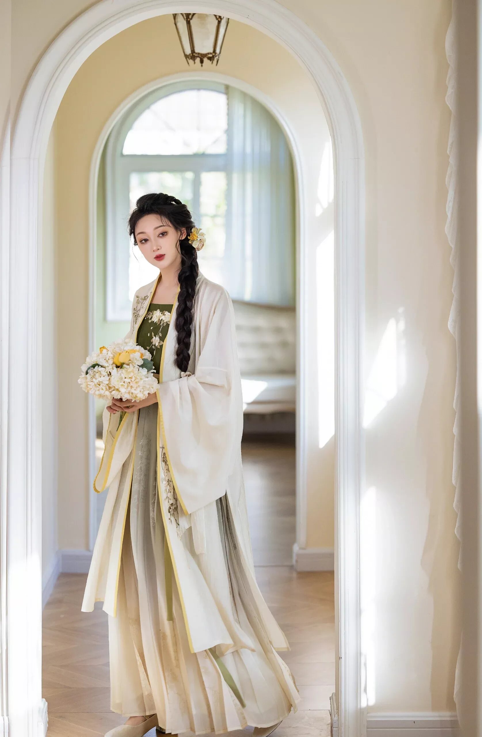The Allure of Traditional Chinese Fashion:A Tang Suit with Cheongsam-Inspired Dress The Allure of Traditional Chinese Fashion:A Tang Suit with Cheongsam-Inspired Dress