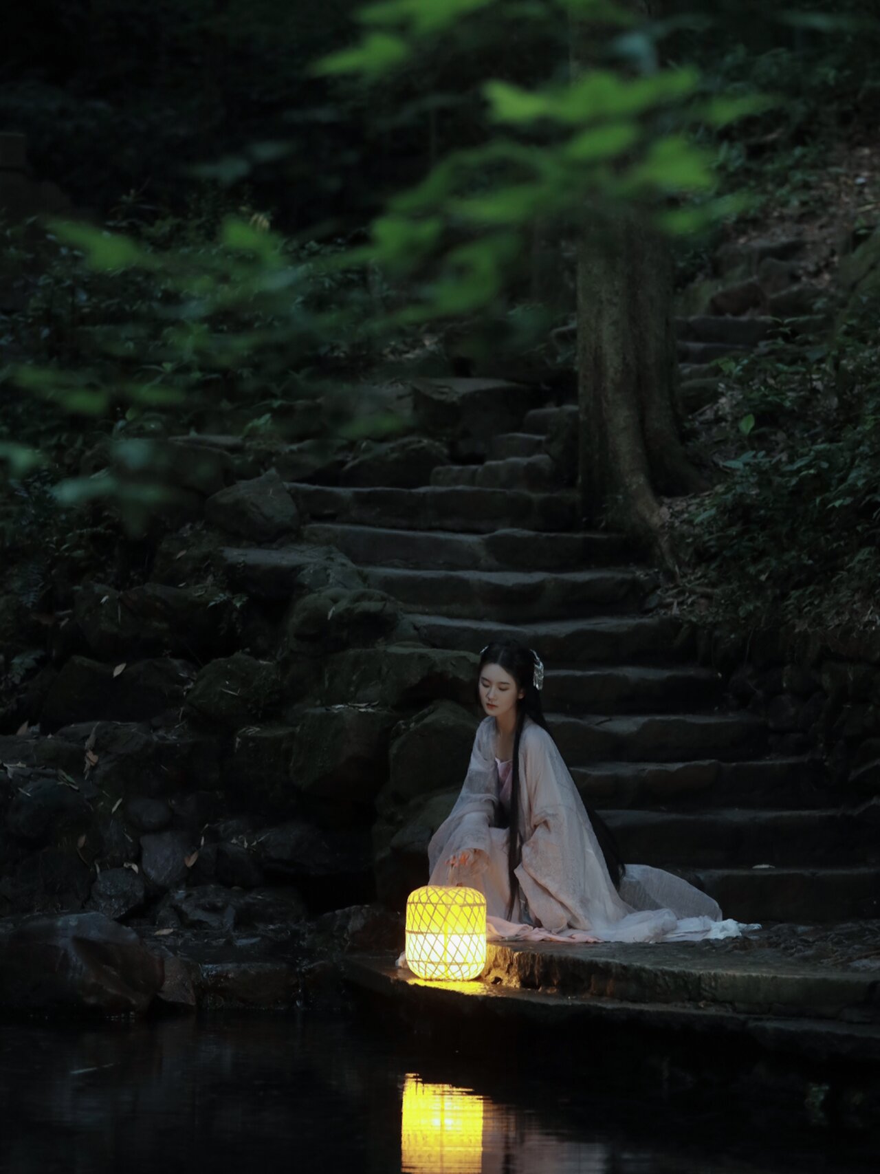 Maternal-Child Harmony in Traditional Hanfu Fashion:A Tale of a Mother-Daughter Duo Maternal-Child Harmony in Traditional Hanfu Fashion:A Tale of a Mother-Daughter Duo