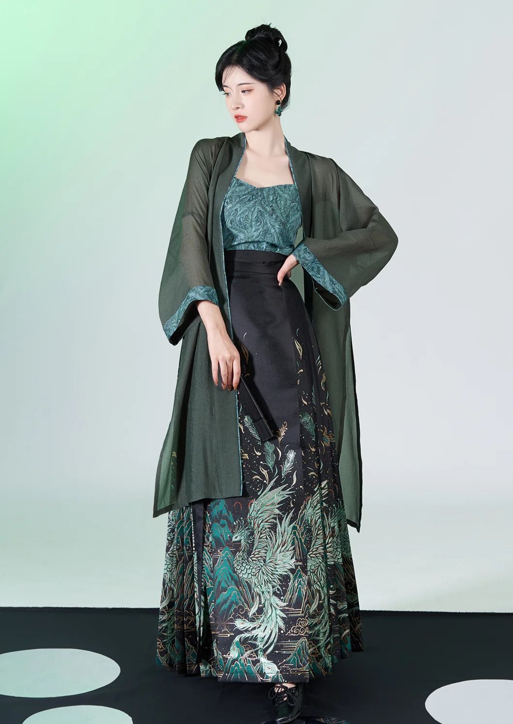 Embracing Traditional Elegance:The New Chinese Tang-Style Dress Skirt Embracing Traditional Elegance:The New Chinese Tang-Style Dress Skirt