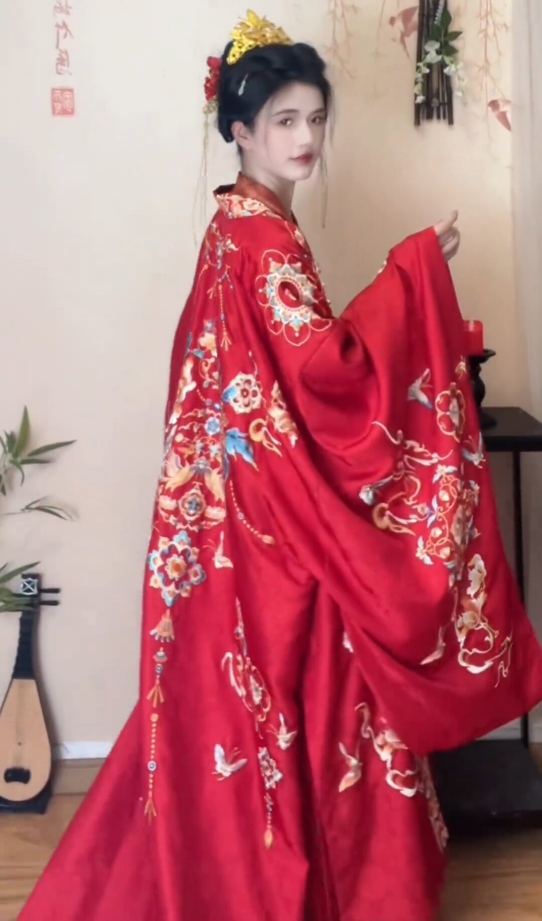 Embellishing the Traditional:The Art of Decorating a Horseface Skirt with Accessories Embellishing the Traditional:The Art of Decorating a Horseface Skirt with Accessories
