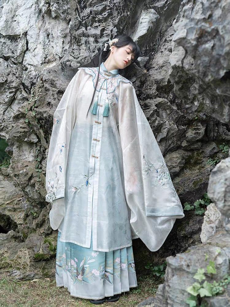 The Rising Trend of Hanfu Fashion for Young Children The Rising Trend of Hanfu Fashion for Young Children