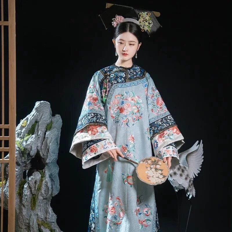 Shanghai Girl in Cheongsam:The Charm of Traditional Beauty Shanghai Girl in Cheongsam:The Charm of Traditional Beauty