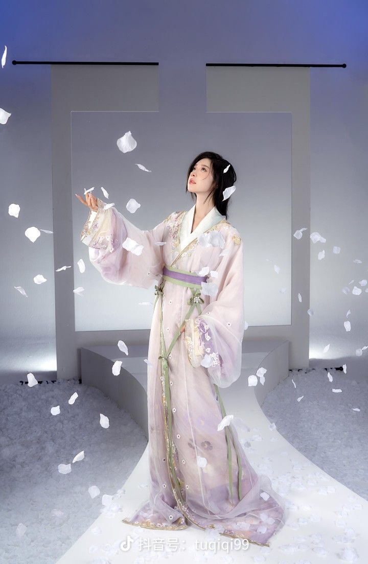 The Enigma of Hanfu Face Veils:A Journey into Traditional Chinese Beauty and Cultural Symbolism The Enigma of Hanfu Face Veils:A Journey into Traditional Chinese Beauty and Cultural Symbolism