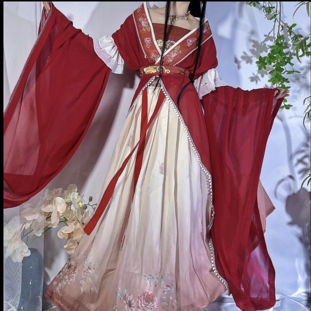 Ethereal Love in Traditional Chinese Fashion:The Journey of a Hanfu Couples Attire