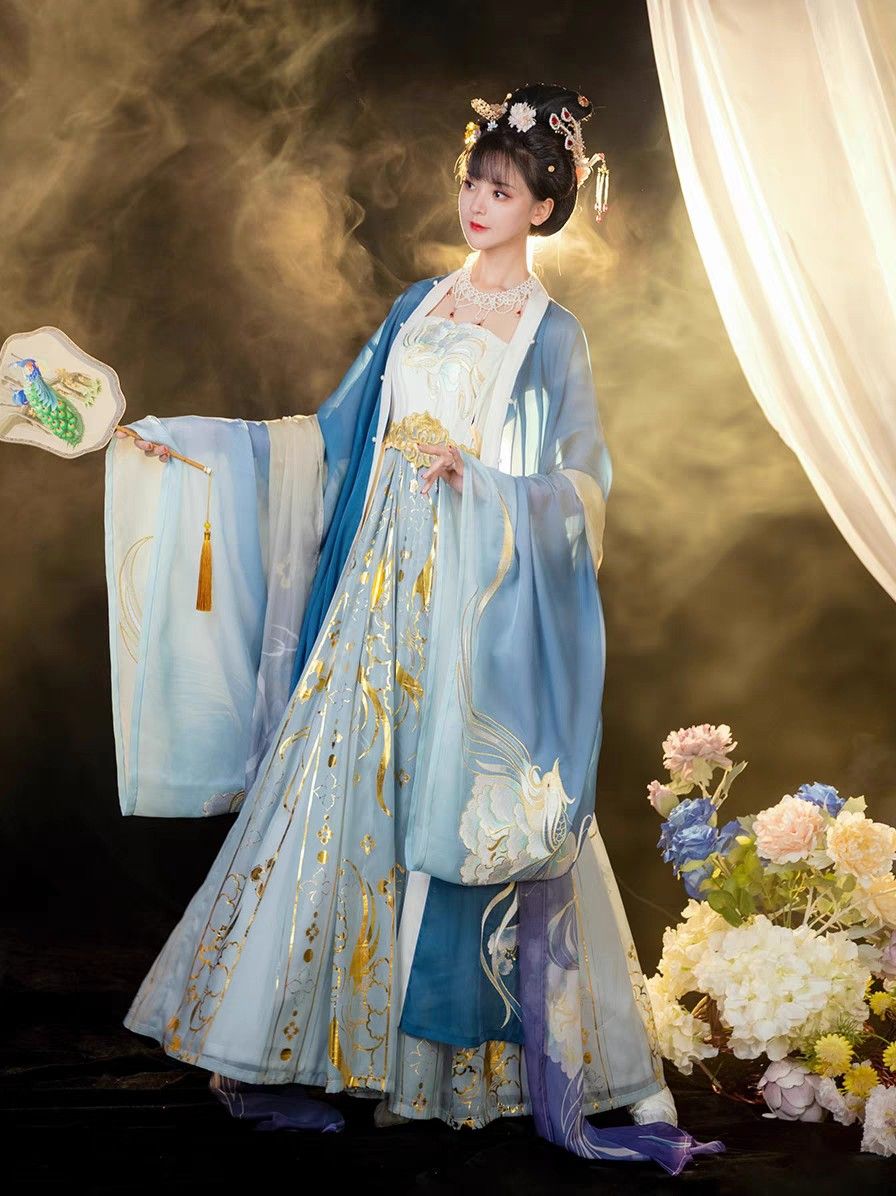Latest Trends in Cheongsam-Inspired Long-Skirted Evening Gowns
