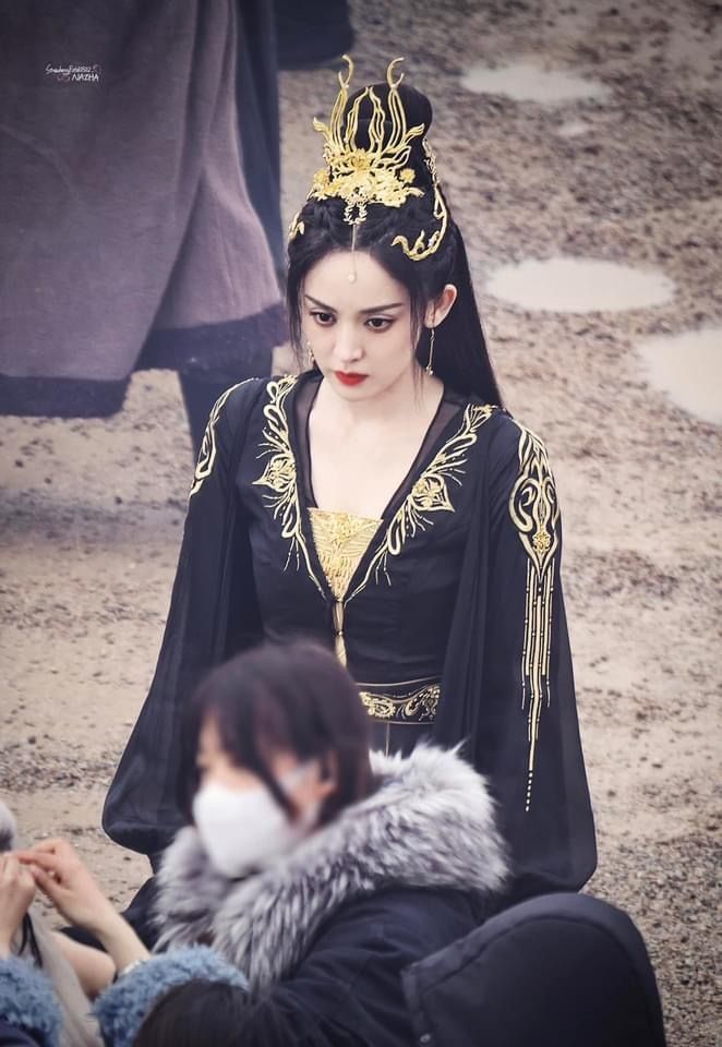 Elegant Horseface Skirt:The Story of Silk in Manchu Culture Elegant Horseface Skirt:The Story of Silk in Manchu Culture
