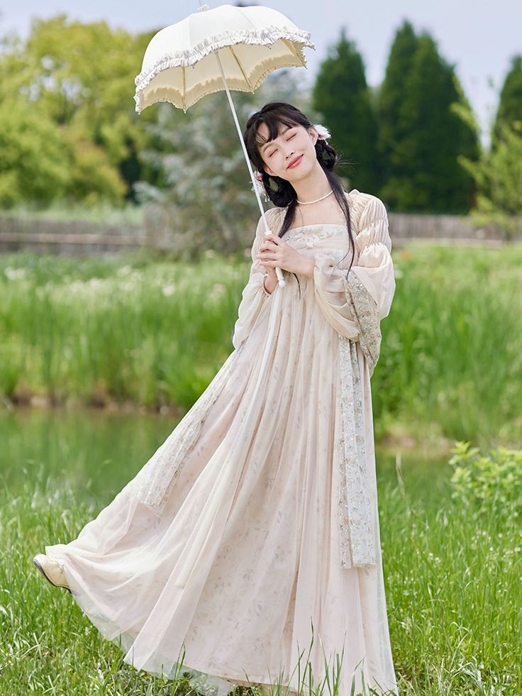 The Revival of Hanfu Tradition in Scholarly Academies The Revival of Hanfu Tradition in Scholarly Academies