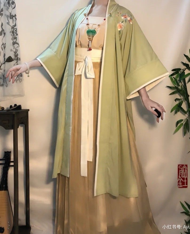 Plus-Size Sisters Cheongsam:A Flattering Fit for the Belly Plus-Size Sisters Cheongsam:A Flattering Fit for the Belly