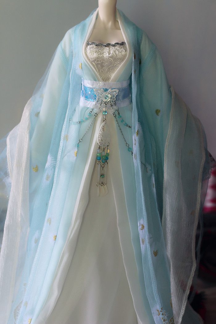 Curvier Sisters Embrace of Chinese Cheongsam:The Beauty of Flagrant Figures in Traditional Elegance Curvier Sisters Embrace of Chinese Cheongsam:The Beauty of Flagrant Figures in Traditional Elegance