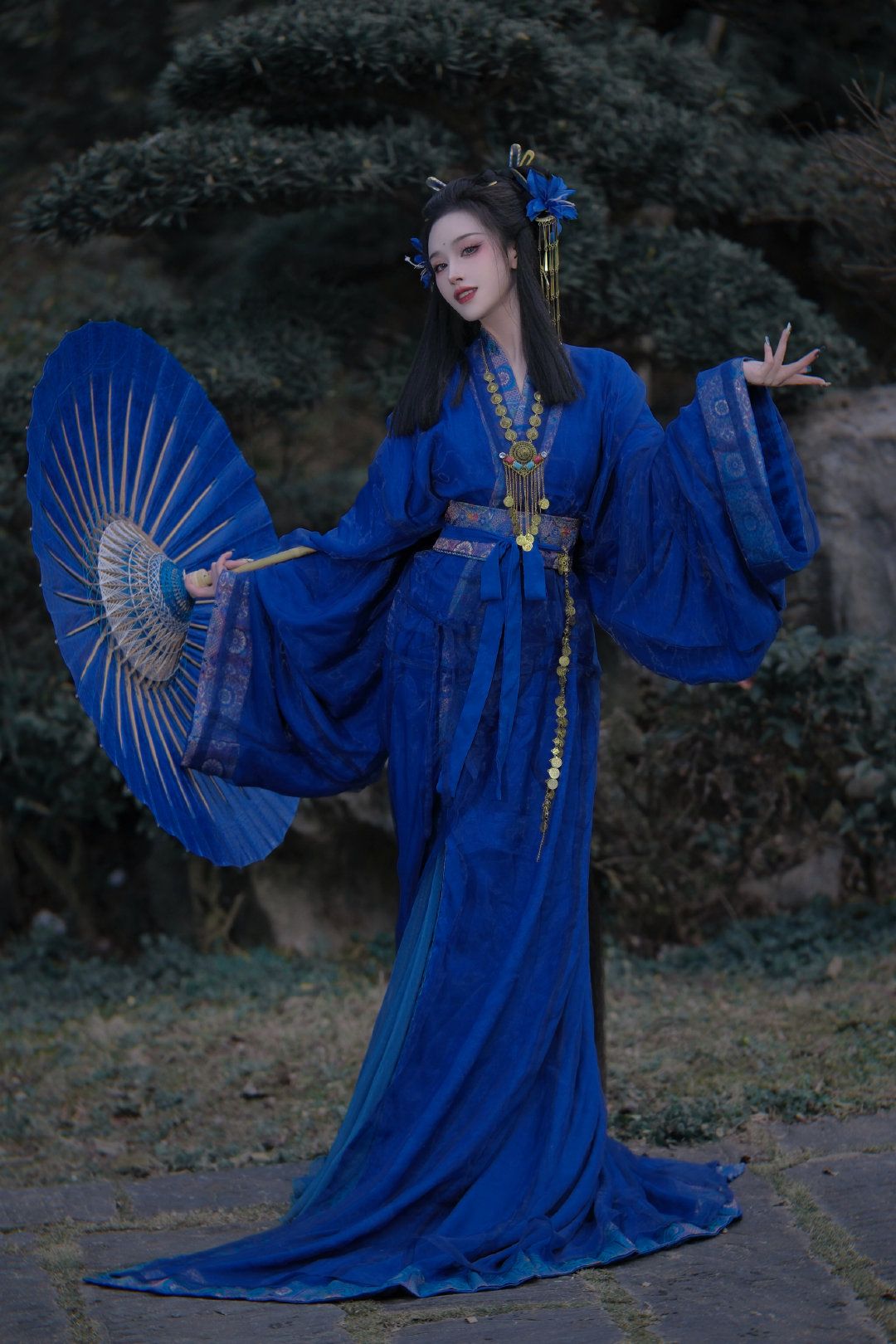 Qingyi Hua Shang:Original Hanfu Fashion and the Unveiling of the Grateful Crane Pavilion Qingyi Hua Shang:Original Hanfu Fashion and the Unveiling of the Grateful Crane Pavilion