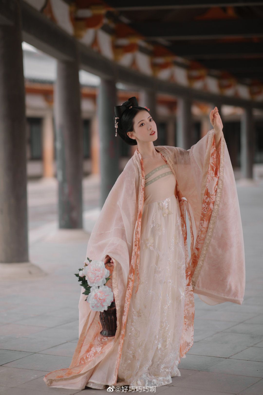 A Girls Guide to Traditional Hanfu for New Years Visit:Beautiful and Meaningful Outfits A Girls Guide to Traditional Hanfu for New Years Visit:Beautiful and Meaningful Outfits