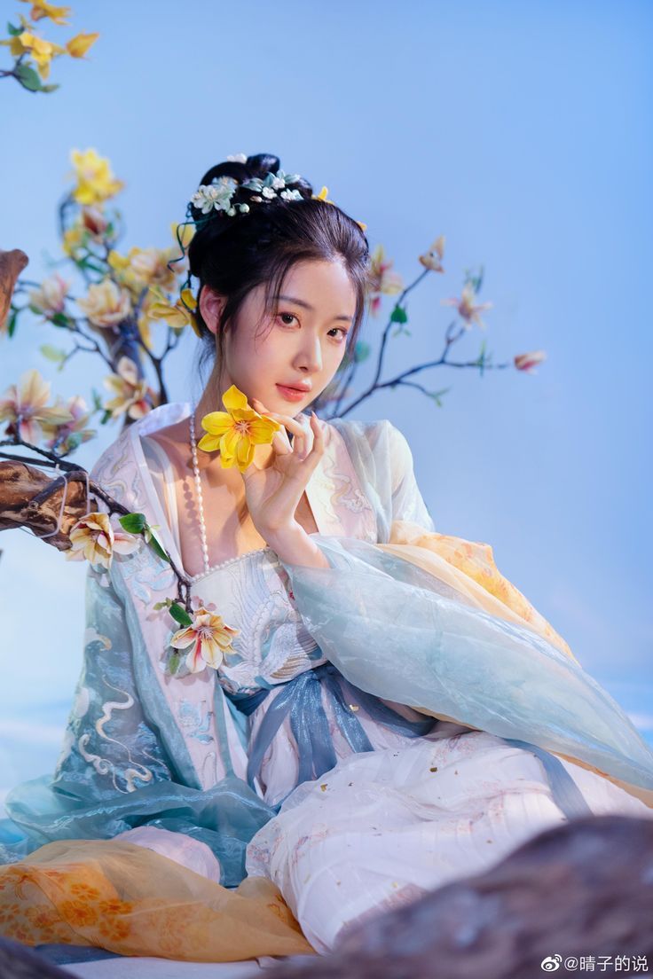 The Splendor of Red and Green Hanfu:Traditional Chinese Fashion The Splendor of Red and Green Hanfu:Traditional Chinese Fashion