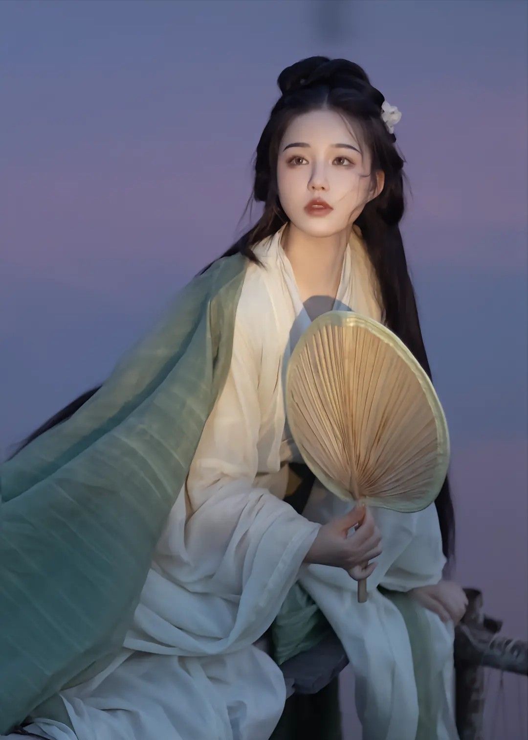 The Elegance of Jiang Jie’s Blue Cheongsam:A Tale of Courage and Faith The Elegance of Jiang Jie’s Blue Cheongsam:A Tale of Courage and Faith