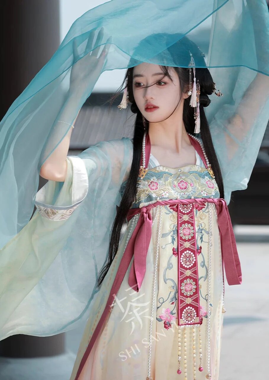 Elegant Cheongsam Skirts:The Allure of Mid-Length,High-End Gowns Elegant Cheongsam Skirts:The Allure of Mid-Length,High-End Gowns