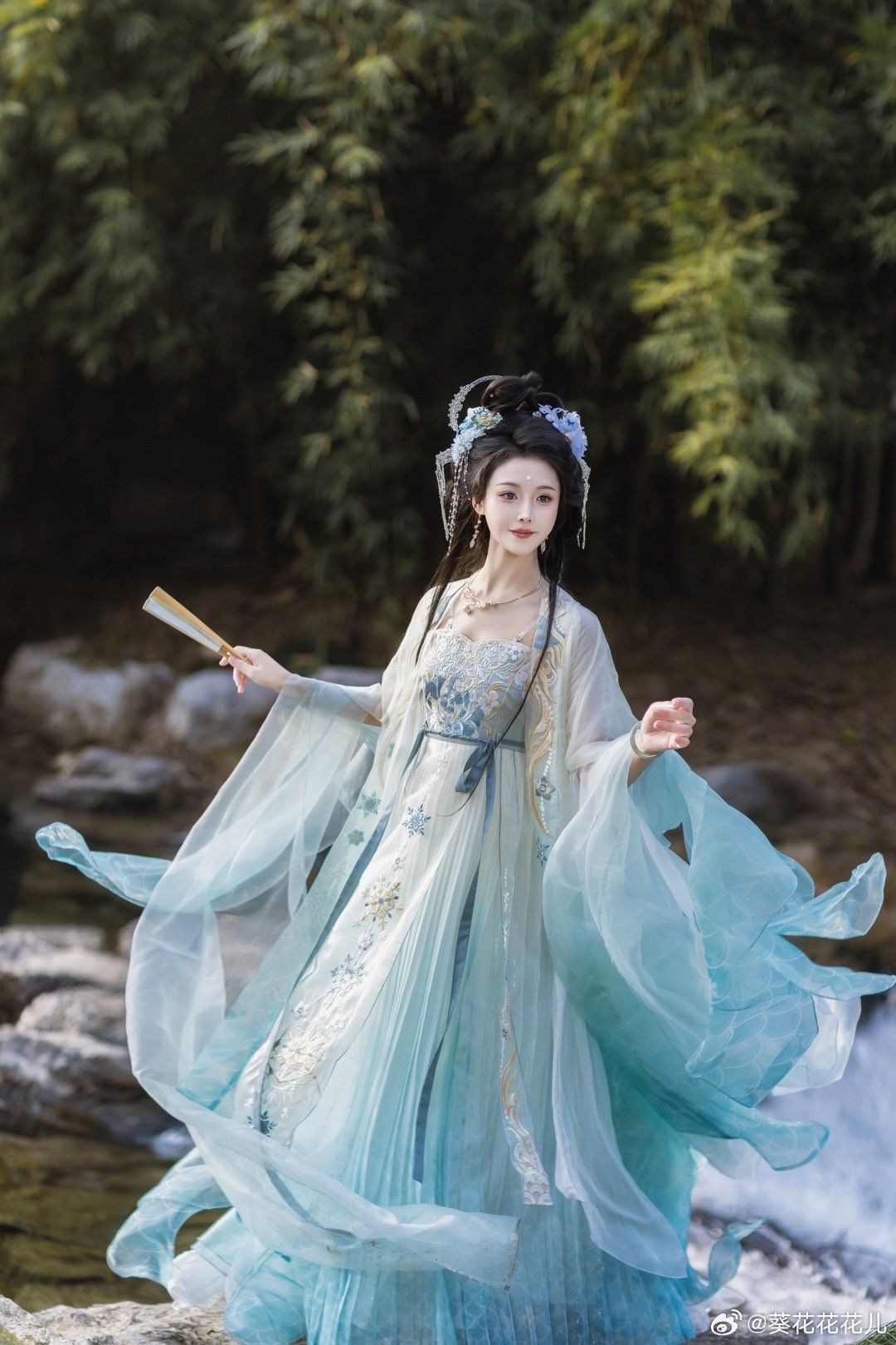 Reinventing the Cheongsam:Embracing Modern Elegance with a Refined Air of Class Reinventing the Cheongsam:Embracing Modern Elegance with a Refined Air of Class