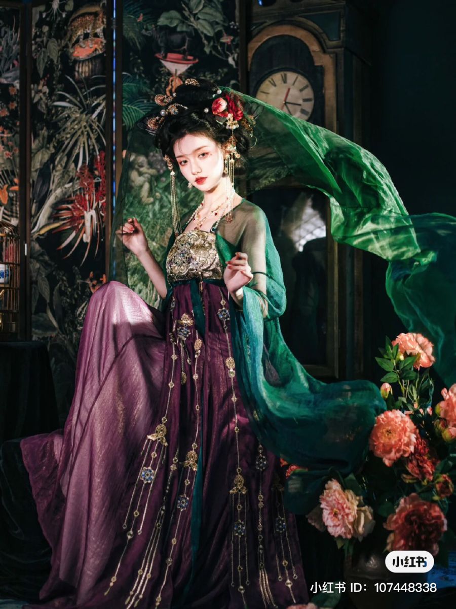 The Splendor of Hanfu:The Traditional Beauty of Qīng Dynasty Women in Chinese Hanfu Clothing The Splendor of Hanfu:The Traditional Beauty of Qīng Dynasty Women in Chinese Hanfu Clothing