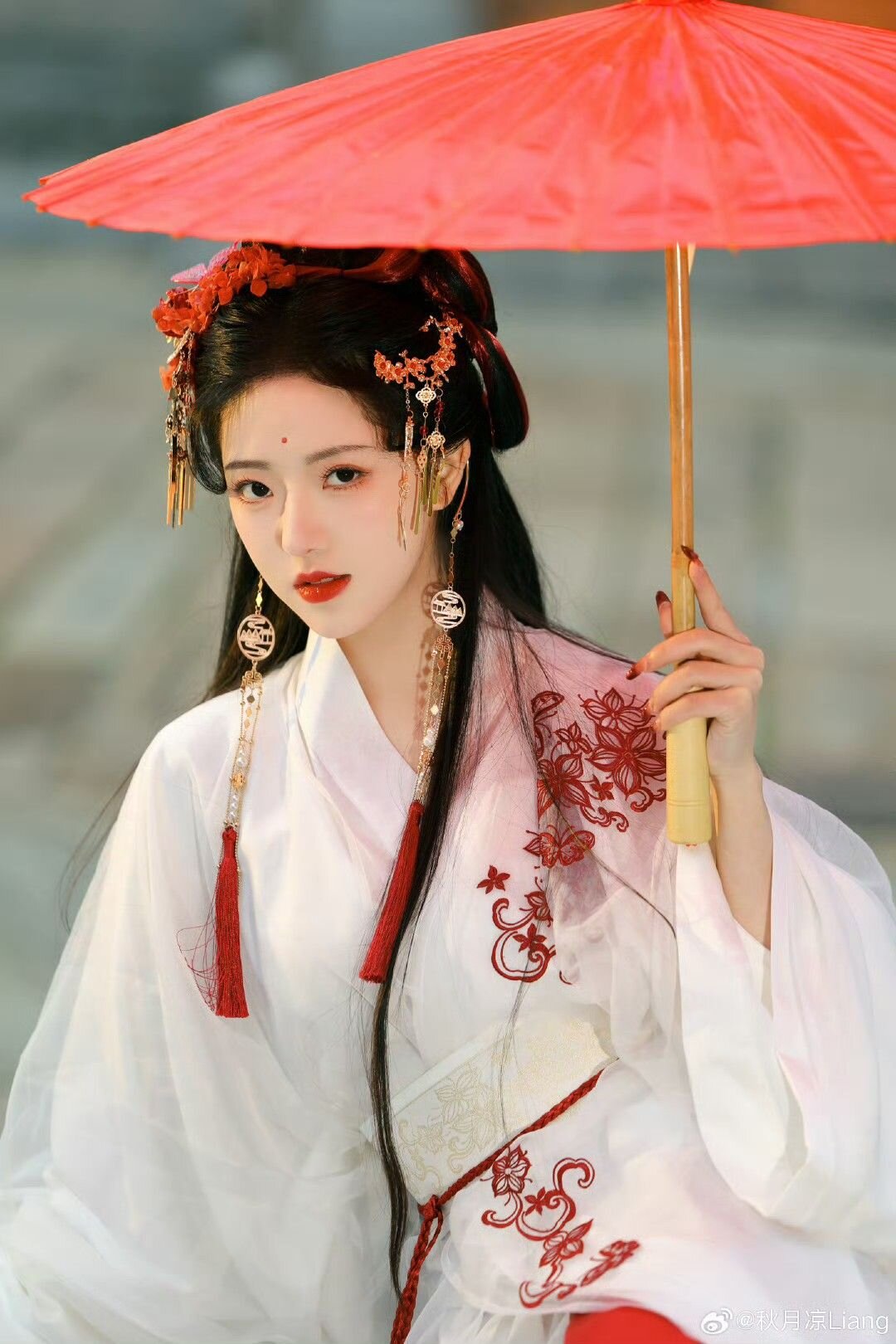Low-cut Cheongsam for Autumn Winter:Fashion Trends and Styling Guide Low-cut Cheongsam for Autumn Winter:Fashion Trends and Styling Guide