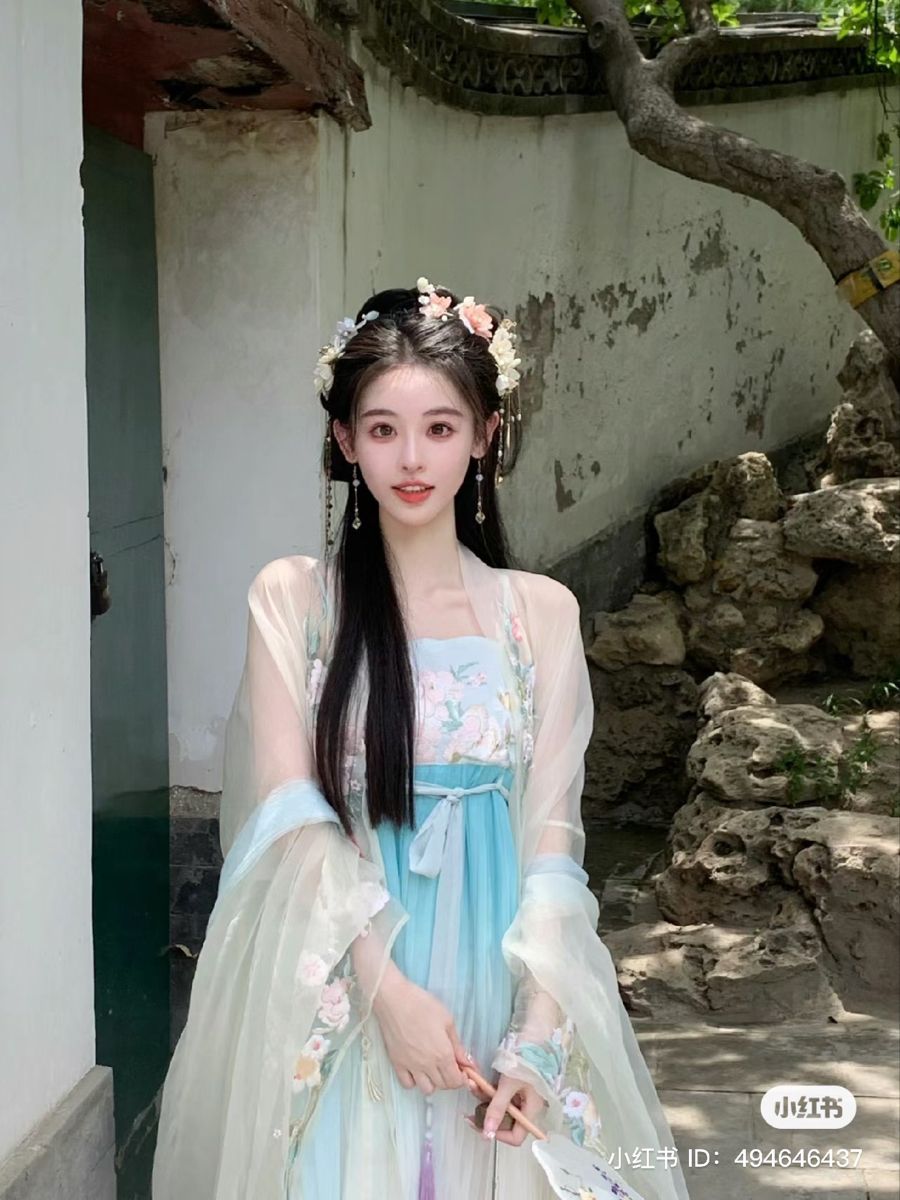 The Elegance of Qipao and White Shoes:A Fashionable Fusion The Elegance of Qipao and White Shoes:A Fashionable Fusion