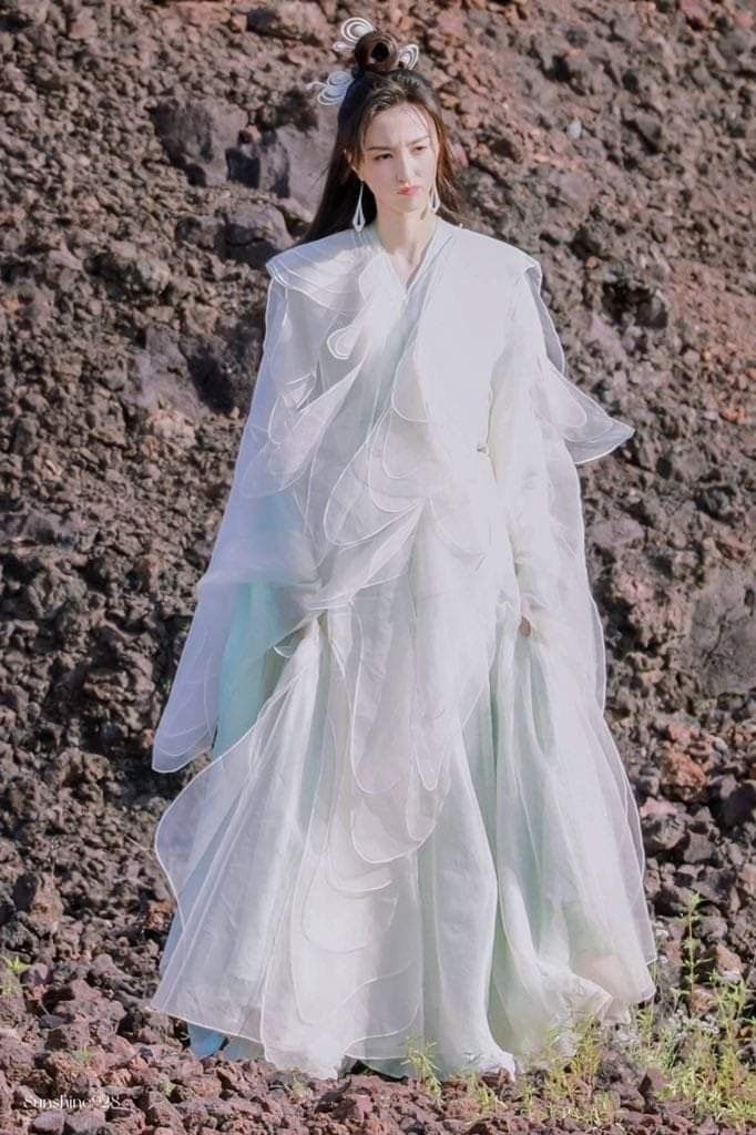 Embracing Traditional Elegance:The New Wave of Chinese Cheongsam Fashion in 2023 Embracing Traditional Elegance:The New Wave of Chinese Cheongsam Fashion in 2023