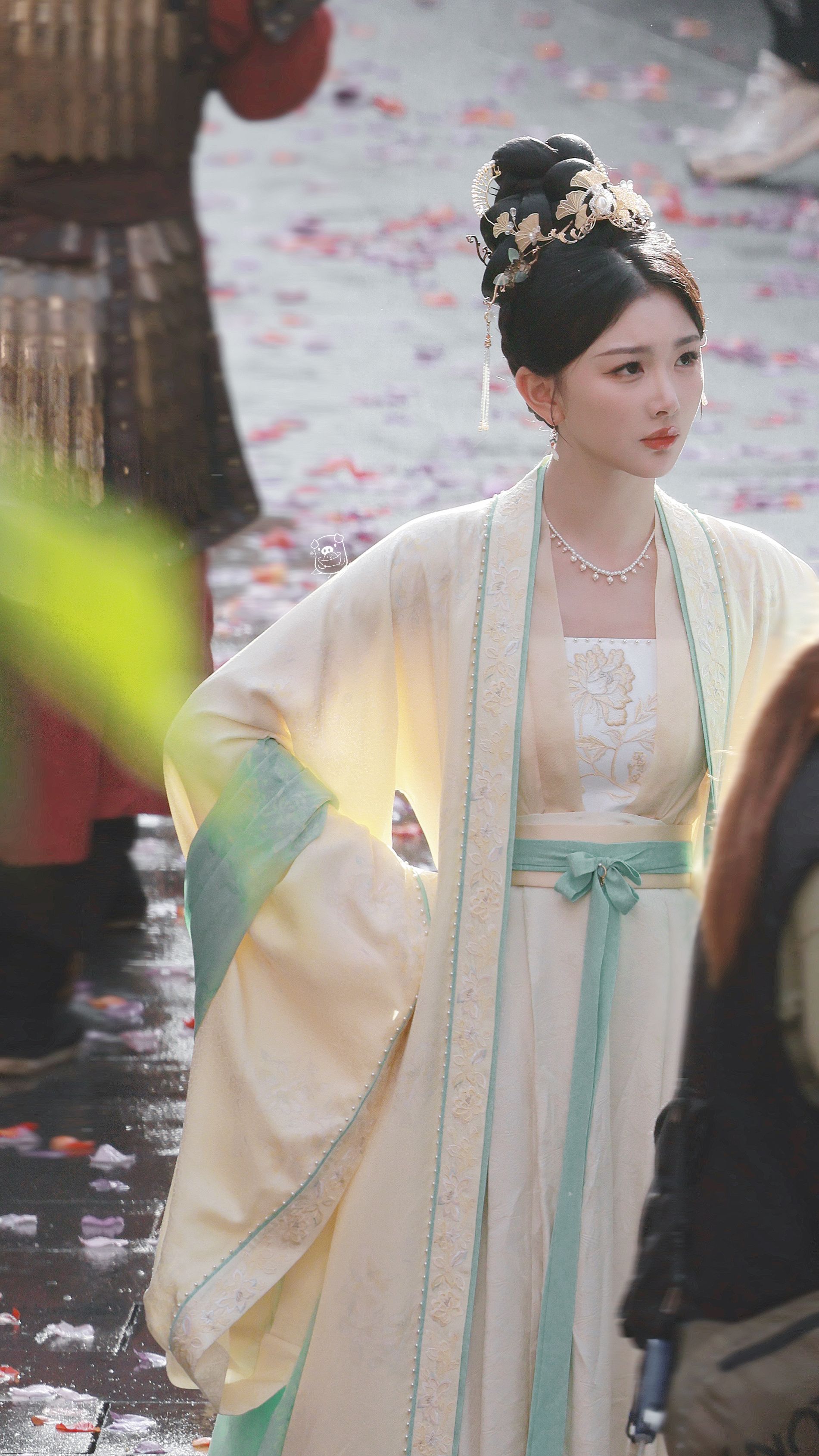Elegant Traditional Chinese Style Redesigned Hanfu Dress for Plus-Size Women Elegant Traditional Chinese Style Redesigned Hanfu Dress for Plus-Size Women