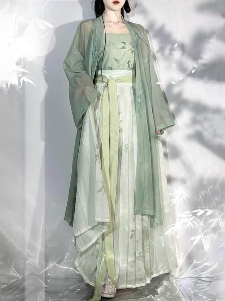 Elegant Steps:Exploring the Shoe Options for Girls in Traditional Chinese Hanfu Fashion