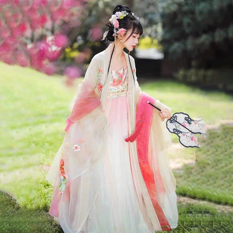 Embracing Traditional Elegance:The Revival of Chinese Cheongsam Skirts