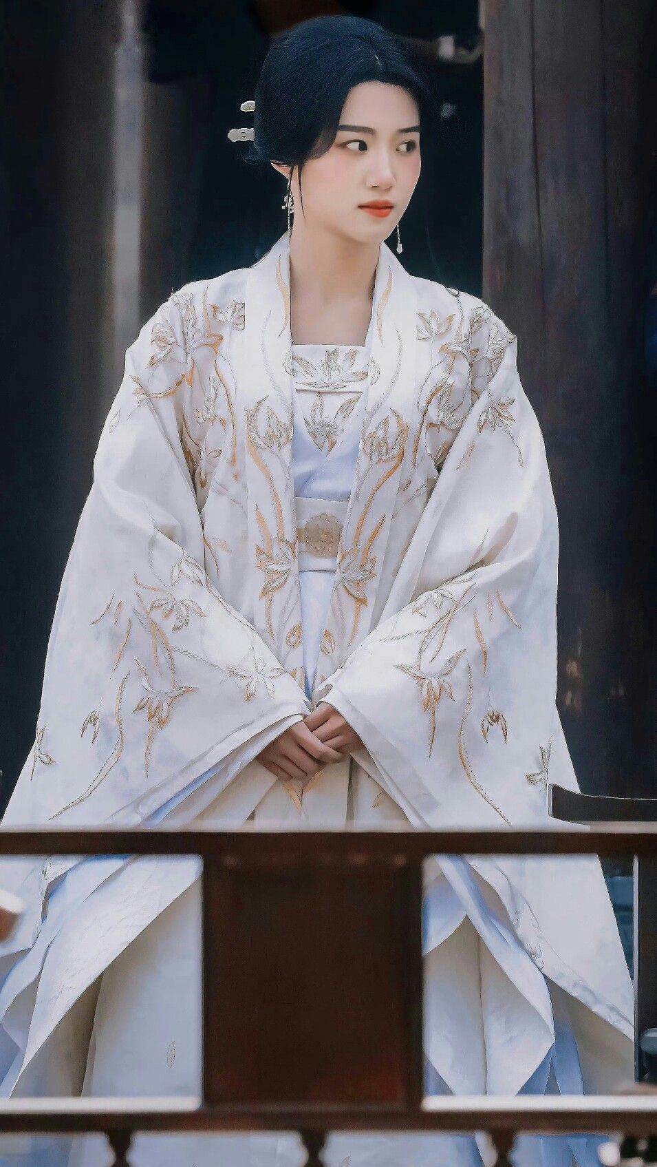 The Cultural Significance of Hanfu Costumes and the Back Basket as a Prop The Cultural Significance of Hanfu Costumes and the Back Basket as a Prop