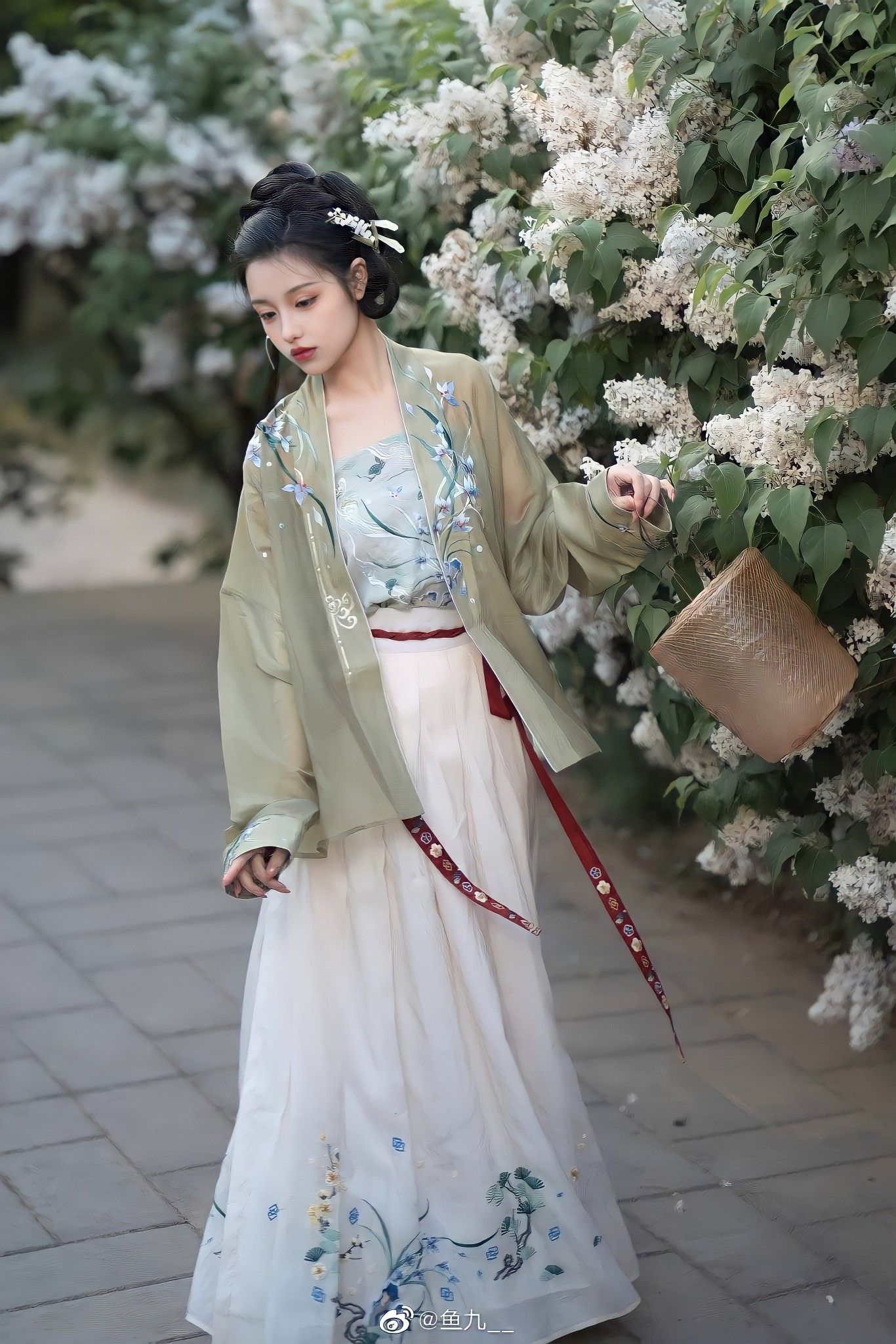 The Story of Su Qi Boutique:The Allure of Horseface Skirts