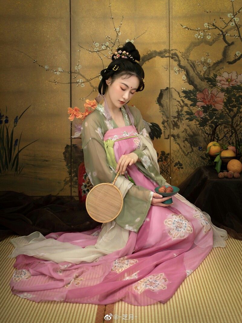 Embroidery-Adorned Hanfu Bags:A Closer Look at Traditional Chinese Cultural Elegance Embroidery-Adorned Hanfu Bags:A Closer Look at Traditional Chinese Cultural Elegance