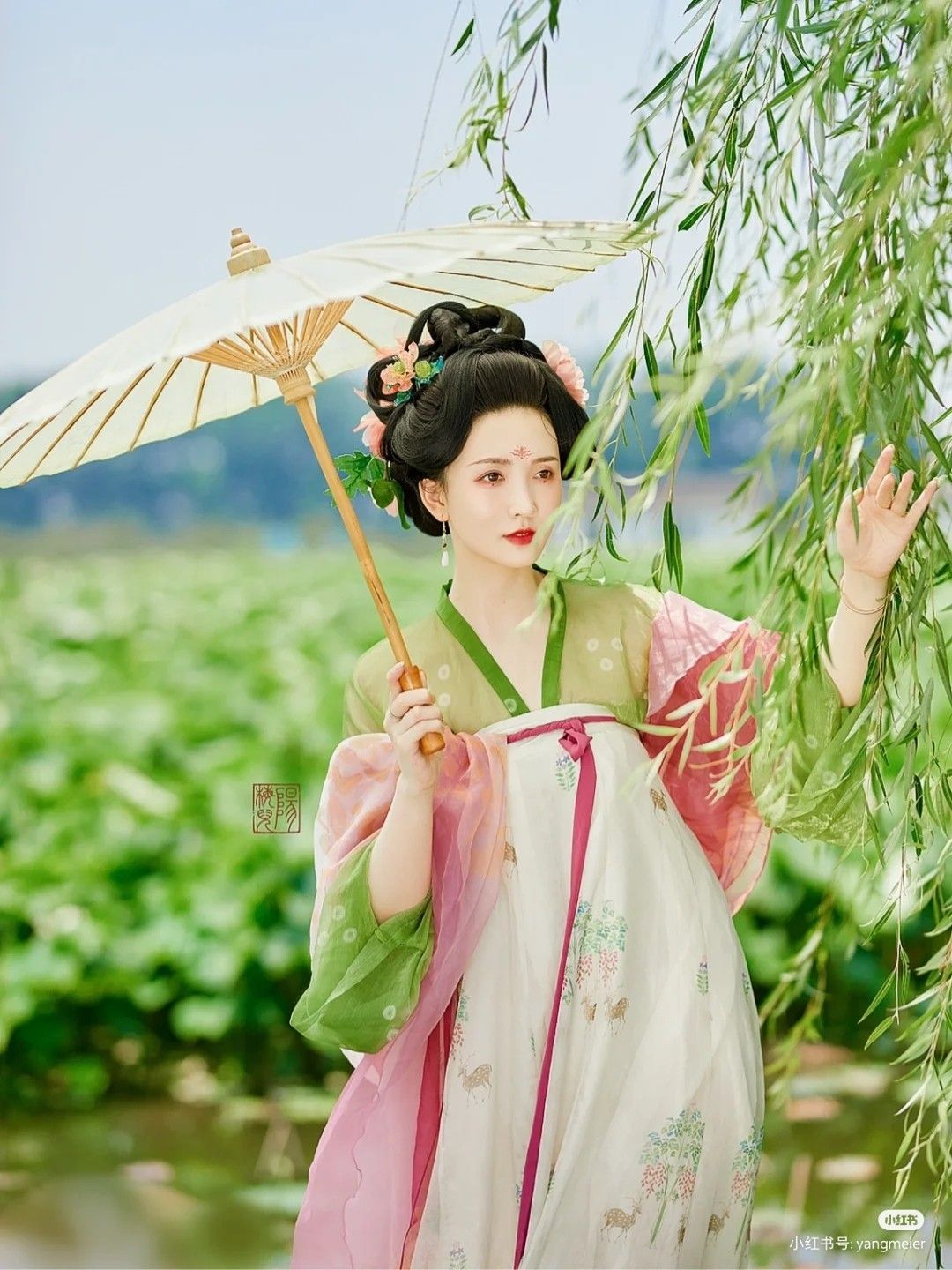 Embracing Authentic Hanfu:The Revival of Traditional Chinese Elegance Embracing Authentic Hanfu:The Revival of Traditional Chinese Elegance