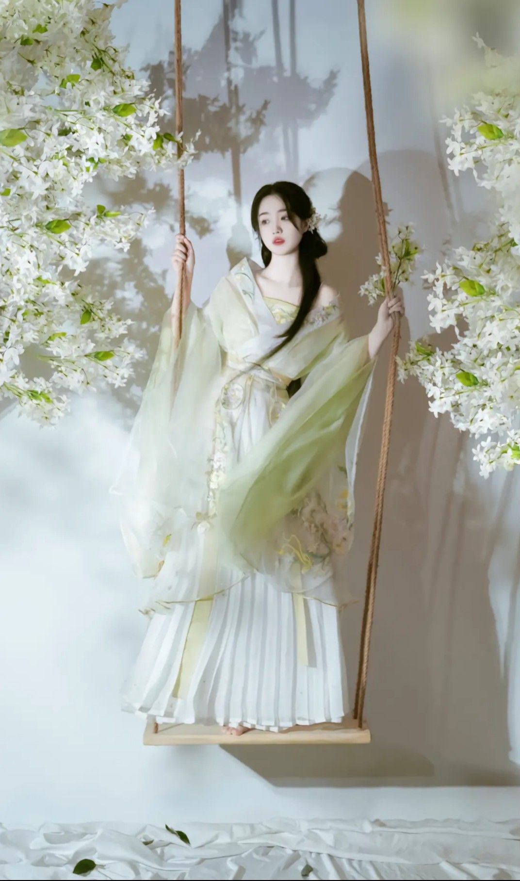 Porcelain Charm:The Elegance of Qixuan Cheongsam Porcelain Charm:The Elegance of Qixuan Cheongsam