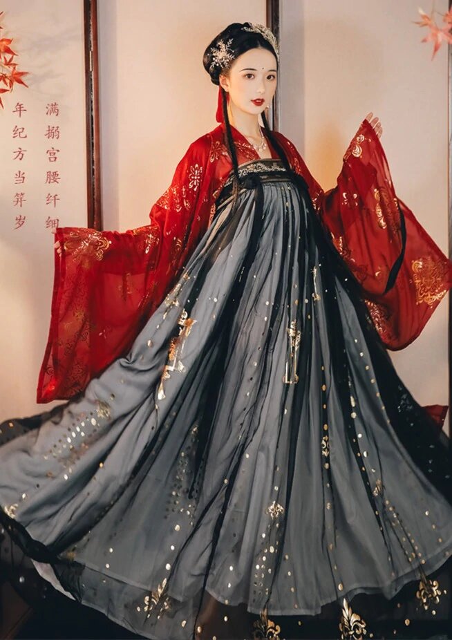 Embracing Elegance:The Charm of Qipao for Short Women