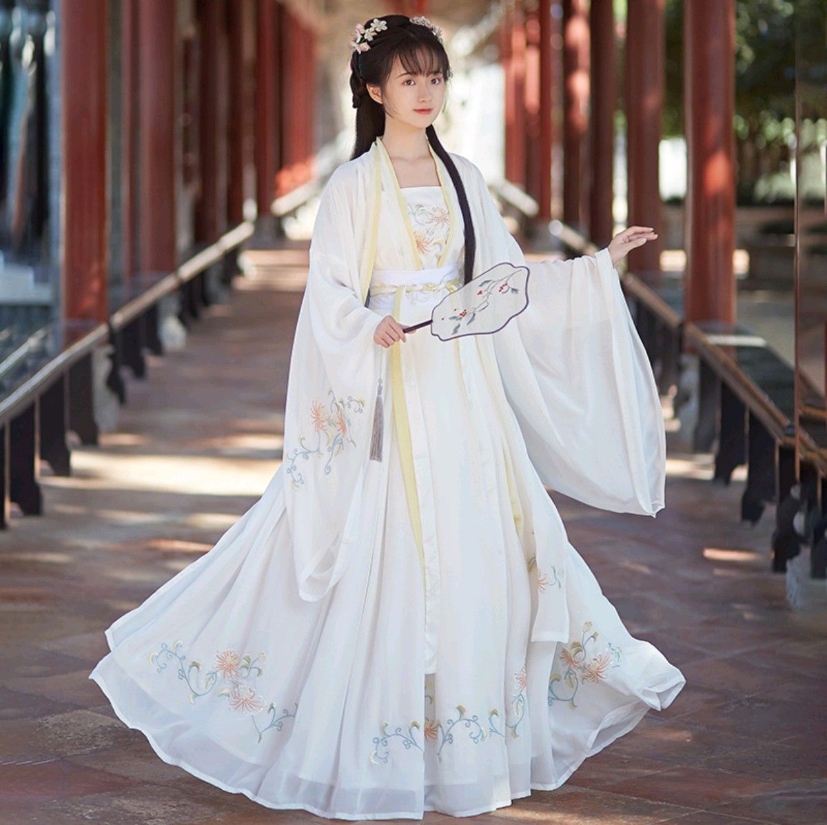 The Enchantment of Hanging Zither and Traditional Hanfu:A Cultural Journey The Enchantment of Hanging Zither and Traditional Hanfu:A Cultural Journey