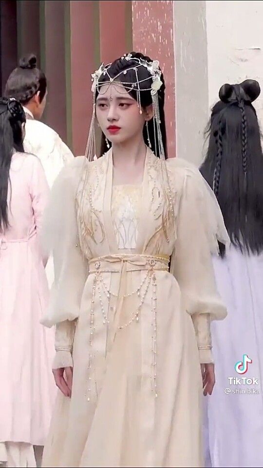 Winter Qipao:A Thickened Version for Cold Weather Winter Qipao:A Thickened Version for Cold Weather