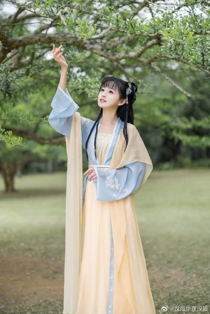 Phoenix Nesting in Traditional Hanfu:The Journey of a 16-Year-Old Cultural Embrace Phoenix Nesting in Traditional Hanfu:The Journey of a 16-Year-Old Cultural Embrace
