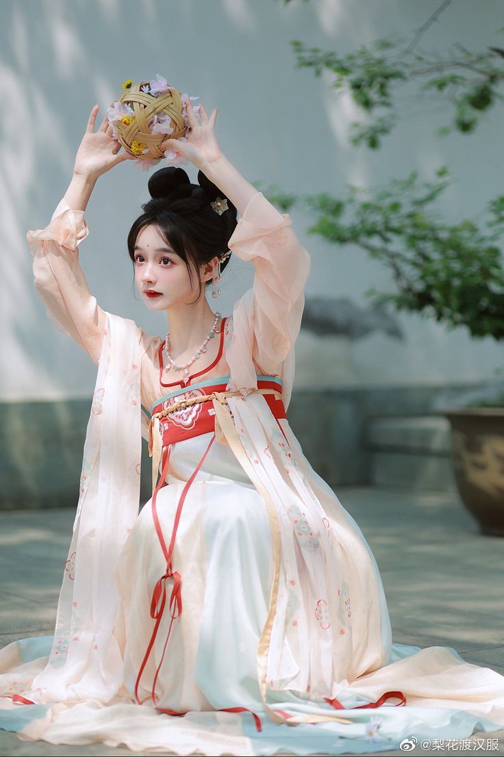 The Princess in Hanfu:An Ancient Tale of Splendor and Elegance The Princess in Hanfu:An Ancient Tale of Splendor and Elegance